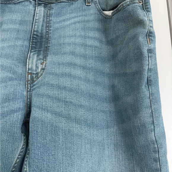 Bundle of 2 Jeans, Wrangler Men's Relaxed Fit Jeans in Dark and Light Blue - Picture 9 of 13
